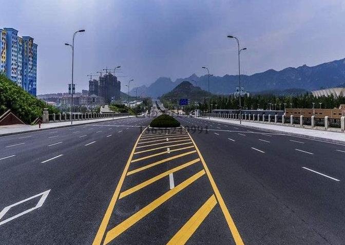 鎮(zhèn)江道路劃線，鎮(zhèn)江道路劃線施工單位？飛揚(yáng)市政專業(yè)可靠！